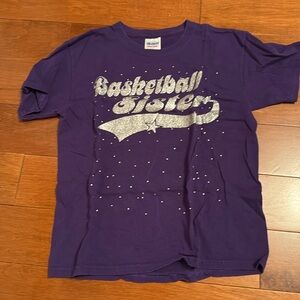 S/S tee. basketball sister